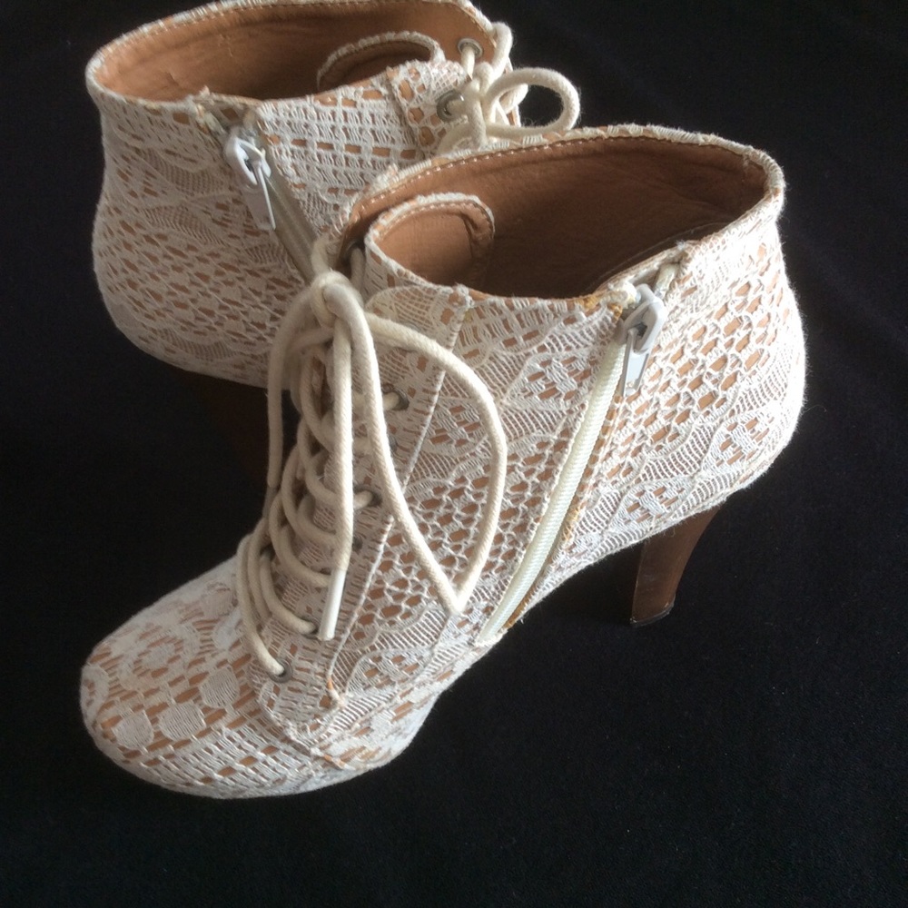 Qupid Lace Platform Heels, Sz 7.5